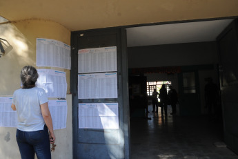 Buenos Aires.- En la foto tomada el 19 de noviembre de 2023, las elecciones en las que se elegirá presidente comenzaron a las 8 en la provincia de Buenos Aires, el distrito más populoso de la Argentina en cantidad de votantes, con un 37