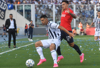 Córdoba, Argentina.- In the photos taken on November 26, 2023, during the match between Talleres and Independiente at the Mario Alberto Kempes Stadium. Independiente beat Córdoba 3-2, which allowed them to qualify for the quarterfinals of the League Cup as the leader of Zone A.