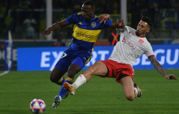 Córdoba, Argentina.- In the photos taken on November 22, 2023, during the match between Boca Junior and Estudiantes de La Plata in the semifinals of the Argentine Cup at the Mario Alberto Kempes stadium. Boca lost 3-2 with Estudiantes and put its presence in the 2024 Copa Libertadores in check.