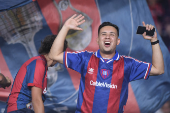 Buenos Aires, Argentina.- In the photos taken on November 23, 2023, during the match between Defensa y Justicia and San Lorenzo at the La Fortaleza stadium in Lanús in the semifinals of the Argentine Cup. Defensa y Justicia defeated San Lorenzo 1-0, which will define the title and a place in the CONMEBOL Libertadores in 2024 with Estudiantes de La Plata, who eliminated Boca Juniors. The final would be on Wednesday, December 13.