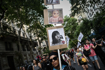 Buenos Aires, Argentina.- In the photos taken on November 20, 2023, during the march of the cross-dressing collective from the Plaza de Mayo to the Congress, they exhibited several posters, with the rights of justice and denial of life losses. Distintos referentes del colectivo. The activity, republished for this holiday from 2020, and in this edition as claimed "the pedido de justice por el travesticidio de Zoe López García", referente del Hotel Gondolín, published by your couple last November 11.