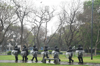 Buenos Aires, Argentina.- In the photos taken on October 31, 2023, about 600 people resisted the eviction attempt in Casa Santa Cruz, in the Buenos Aires neighborhood of Parque Patricios, where 350 adults and more than 100 children live, in the middle of a mega-operation of the City Police. The more than 100 families reached an agreement to postpone the eviction ordered by Justice and to open a working group for a maximum period of six months, whose objective is to find a definitive housing solution.