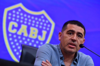 Buenos Aires, Argentina.- In the photos taken on November 28, 2023, during the press conference of the candidate for president of Boca, Juan Román Riquelme, who stated, "I feel lucky to be in this place," but that "I hope this man (pointing to Macri without naming him) lets the fans vote on Sunday." Meanwhile, outside the stadium, more than five thousand fans celebrated a rally in support of Riquelme as a presidential candidate against the Andrés Ibarra-Mauricio Macri opposition ticket.