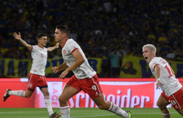 Córdoba, Argentina.- In the photos taken on November 22, 2023, during the match between Boca Junior and Estudiantes de La Plata in the semifinals of the Argentine Cup at the Mario Alberto Kempes stadium. Boca lost 3-2 with Estudiantes and put its presence in the 2024 Copa Libertadores in check.