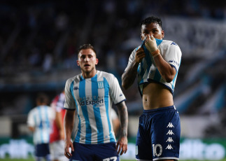 Buenos Aires, Argentina.- In the photos taken on November 5, 2023, during the match between Racing Club and Central Córdoba of Santiago del Estero, on date 12 of the Professional League Cup at the Presidente Perón Stadium. Racing drew 1-1 in Avellaneda with Central Córdoba from Santiago del Estero. The match featured goals from Roger Martínez and Mateo Sanabria.