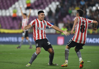 Buenos Aires, Argentina.- In the photos taken on the 13th of December 2023, Estudiantes de La Plata won 1-0 in Defensa and Justicia and won the Copa Argentina at the Ciudad de Lanús stadium. He is the first title in the competition and was classified for the Copa Libertadores of 2024.