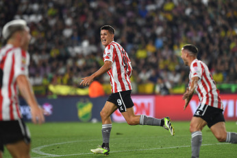 Buenos Aires, Argentina.- In the photos taken on the 13th of December 2023, Estudiantes de La Plata won 1-0 in Defensa and Justicia and won the Copa Argentina at the Ciudad de Lanús stadium. He is the first title in the competition and was classified for the Copa Libertadores of 2024.