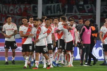 Córdoba, Argentina.- In the photos taken on December 3, 2023, during the match between River Plate and Belgrano at the Mario Alberto Kempes stadium in a match for the quarterfinals of the Professional League Cup. River Plate beat Belgrano 2-1 in the last play and advanced to the semifinals of the League Cup. Facundo Colidio gave Millonario the classification with a goal in the 94th minute. The last Argentine football champion awaits Rosario Central in the next instance.