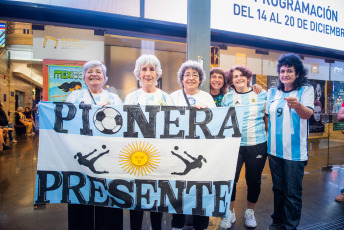 Buenos Aires, Argentina.- In the photos taken on December 22, 2023, people attend the Gaumont cinema to see “México 71”, a documentary that reconstructs and recounts the beginnings of Argentine women's football that has testimonies from a large part of the first team that went to a women's football world cup and those who were interested in its history.