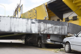 Bahía Blanca, Argentina.- En las fotos tomadas el 20 de diciembre del 2023, muestra a la gran mayoría de los 24 clubes de la ciudad de Bahía Blanca -sur de Buenos Aires- que sufrieron importantes daños materiales durante el temporal de viento y lluvia ocurrido en la madrugada del domingo 17 de diciembre. Bahía Blanca, continúa padeciendo las consecuencias del temporal. A 48 horas del fenómeno climático extremo, recién se logró restablecer el servicio de energía eléctrica en un poco más del 50