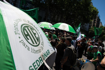 Buenos Aires, Argentina.- En las fotos tomadas el 30 de noviembre del 2023, ATE Capital realizó una concentración y conferencia de prensa para anunciar medidas en defensa del trabajo y las políticas públicas. El presidente electo de Argentina, Javier Milei y sus aliados no terminan de definir su Gabinete de Ministros, mientras que los movimientos piqueteros protestan en las calles de Buenos Aires para advertir que no permitirán un plan de ajuste total.