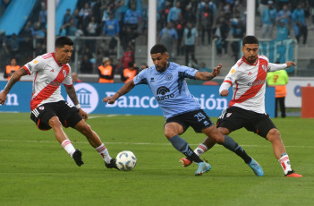 Córdoba, Argentina.- In the photos taken on December 3, 2023, during the match between River Plate and Belgrano at the Mario Alberto Kempes stadium in a match for the quarterfinals of the Professional League Cup. River Plate beat Belgrano 2-1 in the last play and advanced to the semifinals of the League Cup. Facundo Colidio gave Millonario the classification with a goal in the 94th minute. The last Argentine football champion awaits Rosario Central in the next instance.