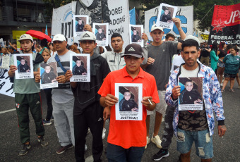 Buenos Aires, Argentina.- En las fotos tomadas el 5 de diciembre del 2023, miles de manifestantes agrupados en distintas organizaciones políticas y sociales participaron de la 7ma "marcha de la gorra" bajo la consigna "Nunca Más violencia ni represión" en la Ciudad de Buenos Aires. El encuentro anual, denuncia el abuso y la represión policial contra jóvenes de sectores populares.