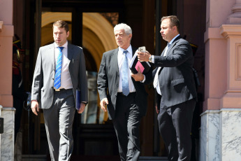 Buenos Aires, Argentina.- In photos taken on December 11, 2023, The Minister of Justice, Mariano Cúneo Libarona (center), withdrew from Casa Rosada before the first cabinet meeting. President Javier Milei led his first cabinet meeting at Casa Rosada. Milei reduced the portfolios with which he will govern in this period to nine, which contrasts with other figures that Brazil (37) or Venezuela (33) have.