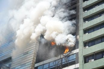 Buenos Aires, Argentina.- In the photos taken on December 12, 2023, firefighters fight the flames of a fire that broke out on two floors of a building adjacent to the headquarters of the Ministry of Labor, Employment and Social Security, in Buenos Aires. A woman died and more than eighty people had to be evacuated and treated by SAME due to the fierce fire. The first data from the investigation showed that the building did not have a gas connection, so the start of the fire could have been due to an electrical fault.