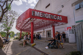 Bahía Blanca: In the photo taken on December 17, 2023, the damage caused by the storm. The heavy storm, with rain and winds reaching more than 140 km/h, left 13 fatalities and at least 14 people seriously injured. Several roofs were blown off and trees fell.