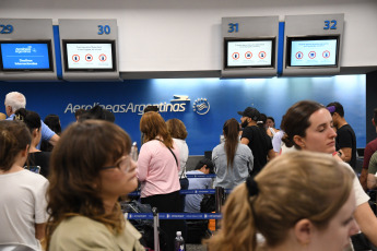 Buenos Aires, Argentina.- In the photos taken on December 17, 2023, the Jorge Newbery metropolitan airport returned to operation after having been closed due to the consequences caused by the storm in the city of Buenos Aires and its surroundings. Dozens of flights were canceled and delayed both at the Ezeiza International Airport and at the Jorge Newbery Metropolitan Airport.