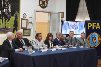 Rosario, Argentina.- In the photos taken on December 26, 2023, the Minister of National Security, Patricia Bullrich (center), gave a press conference about the police investigation of the criminal organization that operated in the cities of Rosario and San Nicolás . Bullrich gave details about the “worst gang of kidnappers in the last ten years” that had operated in Rosario and the areas near that city hit by violence. The national official was satisfied with the arrest of the members of that criminal organizat