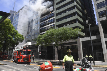 Buenos Aires, Argentina.- In the photos taken on December 12, 2023, firefighters fight the flames of a fire that broke out on two floors of a building adjacent to the headquarters of the Ministry of Labor, Employment and Social Security, in Buenos Aires. A woman died and more than eighty people had to be evacuated and treated by SAME due to the fierce fire. The first data from the investigation showed that the building did not have a gas connection, so the start of the fire could have been due to an electrical fault.