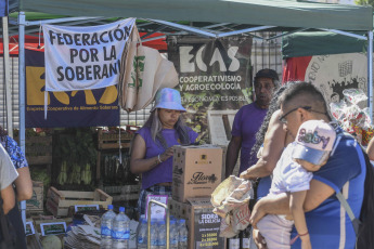 Buenos Aires, Argentina.- In the photos taken on December 29, 2023, social organizations of the popular economy and small agricultural producers held a protest called "alimentazo" in front of Congress, in which they put 80 thousand kilos of food for sale at popular prices in rejection of the "difficult economic situation" and with the motto "adjust to the caste, not to the basket."