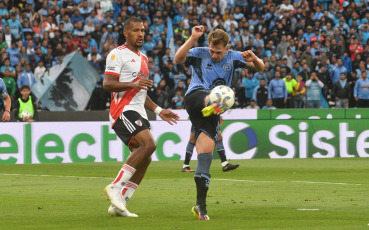 Córdoba, Argentina.- In the photos taken on December 3, 2023, during the match between River Plate and Belgrano at the Mario Alberto Kempes stadium in a match for the quarterfinals of the Professional League Cup. River Plate beat Belgrano 2-1 in the last play and advanced to the semifinals of the League Cup. Facundo Colidio gave Millonario the classification with a goal in the 94th minute. The last Argentine football champion awaits Rosario Central in the next instance.