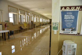 Buenos Aires, Argentina.- In the photos taken on December 22, 2023, a school dependent on the National University of the South (UNS) in Bahía Blanca suffered the roof being blown off like other facilities after the storm that occurred on Saturday last. The reconstruction of Bahía Blanca, hit by the storm that left 13 dead, "will require at least 30,000 million pesos" -Argentine peso-, warned the mayor, Federico Susbielles, when taking stock of the "very serious" situation of the city.