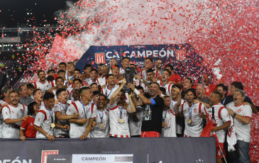 Buenos Aires, Argentina.- In the photos taken on the 13th of December 2023, Estudiantes de La Plata won 1-0 in Defensa and Justicia and won the Copa Argentina at the Ciudad de Lanús stadium. He is the first title in the competition and was classified for the Copa Libertadores of 2024.