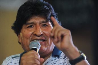 Buenos Aires, Argentina.- En las fotos tomadas el 2 de diciembre del 2023, organizaciones sindicales y sociales se reunieron junto al expresidente de Bolivia, Evo Morales (foto), en el predio de la exEsma en un encuentro de la Runasur, o Unasur de los Pueblos. Morales, anunció este domingo que gestiona un encuentro de Runasur, el bloque de organizaciones sociales latinoamericanas que impulsa, a mediados de 2024 en su país, tras la reciente reunión en Argentina en la que se recordaron los 200 años de la doctrina Monroe.