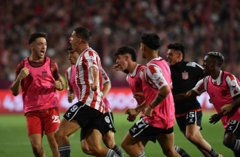 Buenos Aires, Argentina.- In the photos taken on the 13th of December 2023, Estudiantes de La Plata won 1-0 in Defensa and Justicia and won the Copa Argentina at the Ciudad de Lanús stadium. He is the first title in the competition and was classified for the Copa Libertadores of 2024.