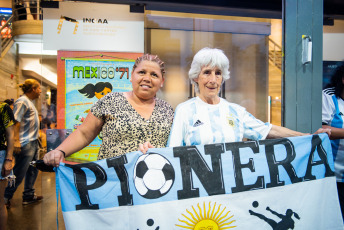 Buenos Aires, Argentina.- In the photos taken on December 22, 2023, people attend the Gaumont cinema to see “México 71”, a documentary that reconstructs and recounts the beginnings of Argentine women's football that has testimonies from a large part of the first team that went to a women's football world cup and those who were interested in its history.