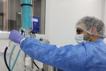 San Juan, Argentina.- En las fotos tomadas el 6 de diciembre del 2023, muestra las instalaciones del segundo laboratorio de CanMe San Juan, que se encarga de la producción de Cannabis Medicinal. La creación de "CanMe San Juan" responde a la decisión estratégica del Gobierno local de ponerse a la vanguardia del mundo en el cultivo de cannabis con fines medicinales, como una forma de diversificar la capacidad productiva local y posicionarse como referente de la industria en el país y el mundo.