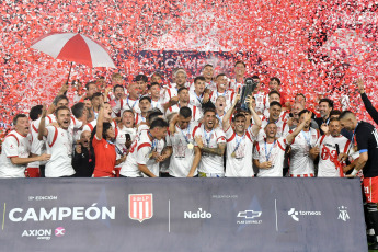 Buenos Aires, Argentina.- In the photos taken on the 13th of December 2023, Estudiantes de La Plata won 1-0 in Defensa and Justicia and won the Copa Argentina at the Ciudad de Lanús stadium. He is the first title in the competition and was classified for the Copa Libertadores of 2024.