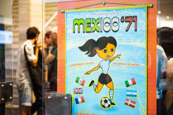 Buenos Aires, Argentina.- In the photos taken on December 22, 2023, people attend the Gaumont cinema to see “México 71”, a documentary that reconstructs and recounts the beginnings of Argentine women's football that has testimonies from a large part of the first team that went to a women's football world cup and those who were interested in its history.