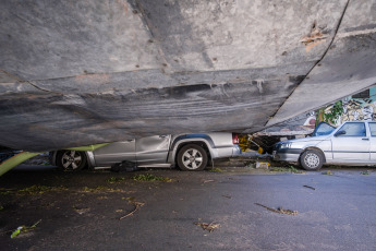 Bahía Blanca: In the photo taken on December 17, 2023, the damage caused by the storm. The heavy storm, with rain and winds reaching more than 140 km/h, left 13 fatalities and at least 14 people seriously injured. Several roofs were blown off and trees fell.