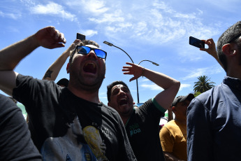 Buenos Aires, Argentina.- In the photos taken on December 27, 2023, the CGT, the two CTA, the Piquetera Unit, the Union of Workers of the Popular Economy (UTEP), the Classist and Combative Current, and parties of the left, among other social, political and union organizations, gathered in front of the Court Palace, in downtown Buenos Aires, to reject the decree of necessity and urgency (DNU) 70/2023 that deregulates the economy and repeals multiple laws, some of them labor, and accompany a judicial presentation that will be made against that measure.