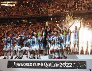 (File) Qatar.- The Argentine National Team competed in the 2022 Qatar World Cup for the third time in its history, on December 18, 2022 at the Lusail Stadium, in Qatar. Argentina and France offered a dramatic final, which was decided by penalties (4-2) after tying 2-2 in regular time and remaining 3-3 at the end of the added period.