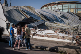 Bahía Blanca: In the photo taken on December 17, 2023, the damage caused by the storm. The heavy storm, with rain and winds reaching more than 140 km/h, left 13 fatalities and at least 14 people seriously injured. Several roofs were blown off and trees fell.