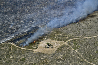 Chubut, Argentina.- The photos taken on December 12, 2023 show the forest fire that affected the rural area of Puerto Lobos in Chubut. According to the Secretary of Citizen Liaison of the Province, the fire was "controlled" while fire departments continued to work at the site as a preventive measure due to the change in wind.