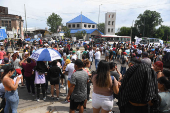 Buenos Aires, Argentina.- In the photos taken on December 28, 2023, a group of social organizations carry out a protest with a partial cut of Route 3, in the Buenos Aires district of La Matanza, in rejection of the decree of necessity and urgency (DNU) 70/2023 on deregulation of the economy.