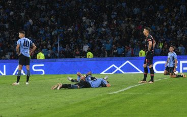 Córdoba, Argentina.- En las fotos tomadas el 3 de diciembre del 2023, durante el partido entre River Plate y Belgrano en el estadio Mario Alberto Kempes en un encuentro por los cuartos de final de la Copa de la Liga Profesional. River Plate venció 2-1 a Belgrano en la última jugada y avanzó a las semifinales de la Copa de la Liga. Facundo Colidio le dio la clasificación al Millonario con un gol a los 94 minutos. El último campeón del fútbol argentino espera por Rosario Central en la siguiente instancia.