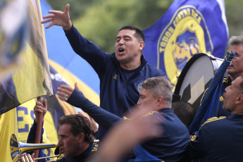 Buenos Aires, Argentina.- In the photos taken on December 3, 2023, the current second vice president, presidential candidate and "xeneize" idol, Juan Román Riquelme, led a demonstration of Boca fans and partners to protest the judicial decision to suspend the elections to elect the board of directors of the xeneize club, which still do not have a date for completion.