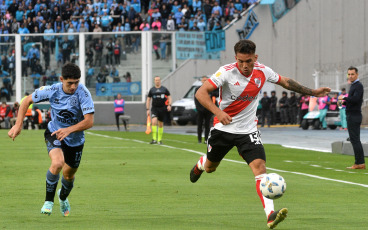 Córdoba, Argentina.- In the photos taken on December 3, 2023, during the match between River Plate and Belgrano at the Mario Alberto Kempes stadium in a match for the quarterfinals of the Professional League Cup. River Plate beat Belgrano 2-1 in the last play and advanced to the semifinals of the League Cup. Facundo Colidio gave Millonario the classification with a goal in the 94th minute. The last Argentine football champion awaits Rosario Central in the next instance.