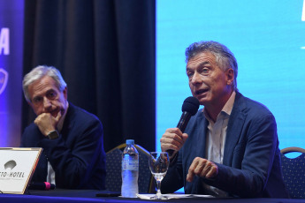 Buenos Aires, Argentina.- In the photos taken on December 6, 2023, Andrés Ibarra (left) and Mauricio Macri (right) speak at a press conference amid the uncertainty due to the elections in Boca Juniors. Macri answered the accusations of Juan Román Riquelme and compared his management with that of Daniel Passarella in River, "The club can't resist this anymore. This is much worse than what Passarella did to River." In addition, he asked for the collaboration of the ruling party so that members can vote on December 17.