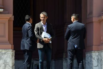 Buenos Aires, Argentina.- In photos taken on December 11, 2023, The president of the Chamber of Deputies, Martín Menem (center), in the playón of Casa Rosada. President Javier Milei led his first cabinet meeting at Casa Rosada. Milei reduced the portfolios with which he will govern in this period to nine, which contrasts with other figures that Brazil (37) or Venezuela (33) have.