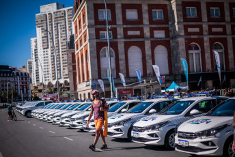 Mar del Plata, Argentina.- En las fotos tomadas el 26 de diciembre del 2023, durante el lanzamiento del operativo 'Sol a Sol' verano 2023/2024, que contará con el despliegue de más de 22.300 efectivos policiales, 185 autos, 76 motocicletas, diez camiones, seis helicópteros, cuatro motos de agua y dos lanchas, además de cuatro drones y 20 torres de vigilancia, entre otras medidas para "sostener la temporada", dijo el gobernador bonaerense, Axel Kicillof.