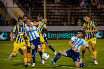 Salta, Argentina.- In the photos taken on December 3, 2023, during the match between Rosario Central and Racing Club at the Padre Ernesto Martearena Stadium. Rosario Central won 7-6 against Racing Club on penalties, after a 2-2 draw in regular time, and qualified for the semifinals of the League Cup tournament, where they will face River Plate.