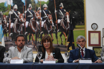 Rosario, Argentina.- In the photos taken on December 26, 2023, the Minister of National Security, Patricia Bullrich (center), gave a press conference about the police investigation of the criminal organization that operated in the cities of Rosario and San Nicolás . Bullrich gave details about the “worst gang of kidnappers in the last ten years” that had operated in Rosario and the areas near that city hit by violence. The national official was satisfied with the arrest of the members of that criminal organizat