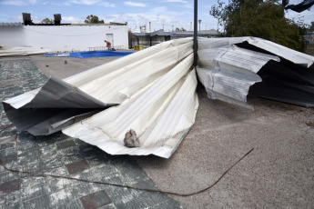 Bahía Blanca, Argentina.- En las fotos tomadas el 20 de diciembre del 2023, muestra a la gran mayoría de los 24 clubes de la ciudad de Bahía Blanca -sur de Buenos Aires- que sufrieron importantes daños materiales durante el temporal de viento y lluvia ocurrido en la madrugada del domingo 17 de diciembre. Bahía Blanca, continúa padeciendo las consecuencias del temporal. A 48 horas del fenómeno climático extremo, recién se logró restablecer el servicio de energía eléctrica en un poco más del 50