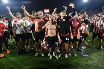 Buenos Aires, Argentina.- In the photos taken on the 13th of December 2023, Estudiantes de La Plata won 1-0 in Defensa and Justicia and won the Copa Argentina at the Ciudad de Lanús stadium. He is the first title in the competition and was classified for the Copa Libertadores of 2024.