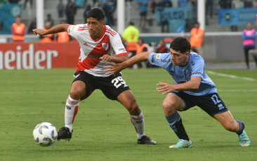 Córdoba, Argentina.- In the photos taken on December 3, 2023, during the match between River Plate and Belgrano at the Mario Alberto Kempes stadium in a match for the quarterfinals of the Professional League Cup. River Plate beat Belgrano 2-1 in the last play and advanced to the semifinals of the League Cup. Facundo Colidio gave Millonario the classification with a goal in the 94th minute. The last Argentine football champion awaits Rosario Central in the next instance.